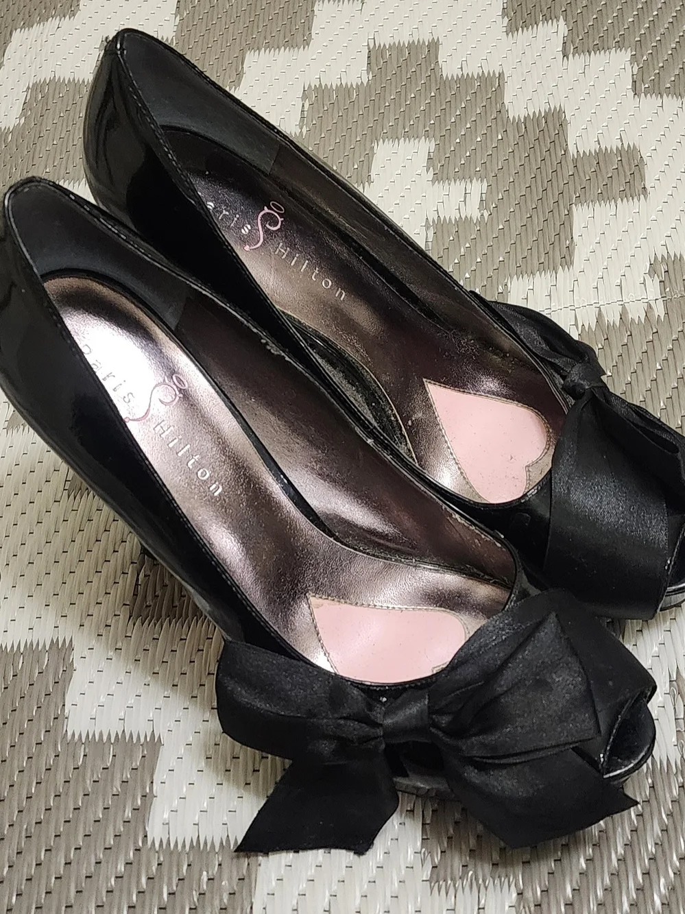 Paris Hilton Black Bow Peep-Toe Pumps - Picture 1 of 7